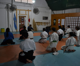 Clase de iaijutsu en Club Tigre Juniors